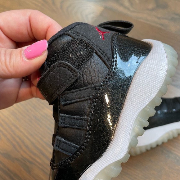 Jordan Retro 11 toddler size 5 excellent condition - Picture 3 of 6